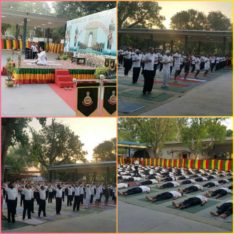 मोक्षायतन ने सिखाया सैनिकों को योग