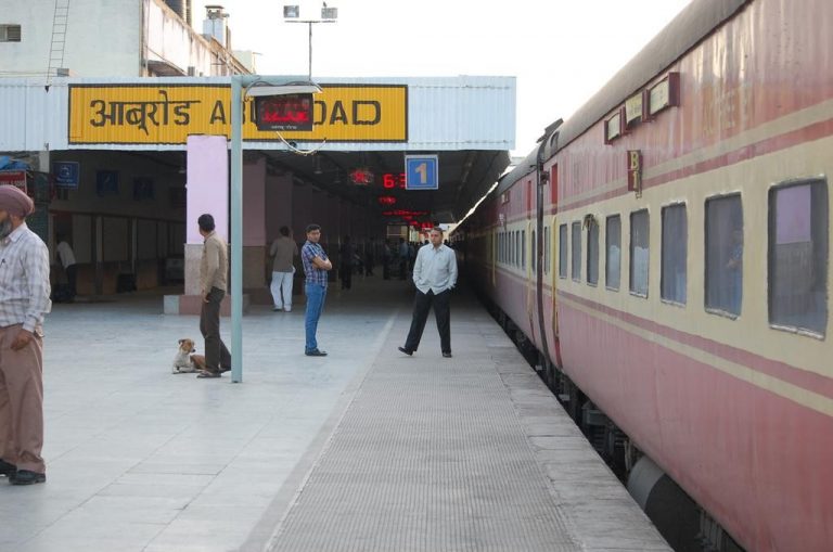 ब्रह्माकुमारीज का रेलवे से करार, पांच साल करेगी आबू रोड स्टेशन की सफाई