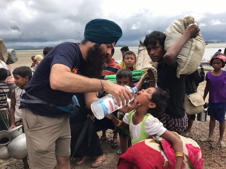 रोहिंग्या मुसलमानों को मदद देने में लगी है सिखों की संस्था ‘खालसा ऐड’