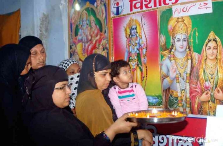 आरती करने वाली मुस्लिम महिलाएं इस्लाम से खारिज: देवबंद उलेमा 