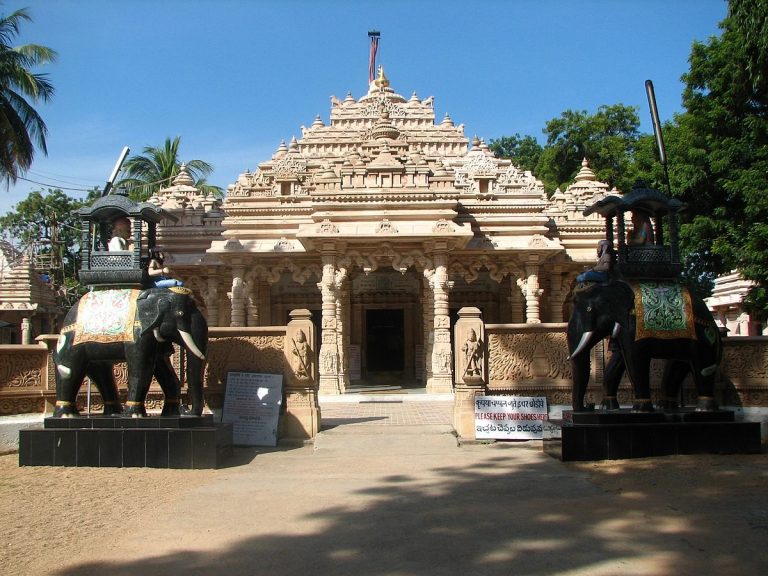Jain Temples in South India : Kolanupak Swetamber Jain Mandir, Telangana