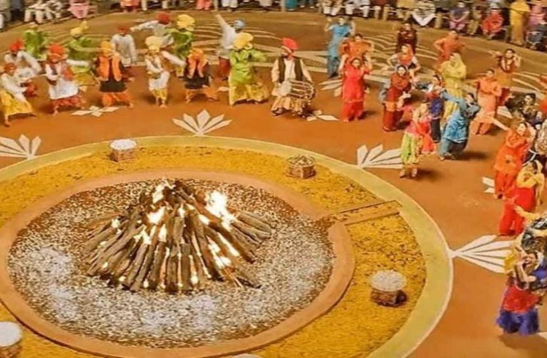 लोहड़ी विशेष: जानिए क्या है लोहड़ी का अर्थ और कैसे की जाती है पूजा