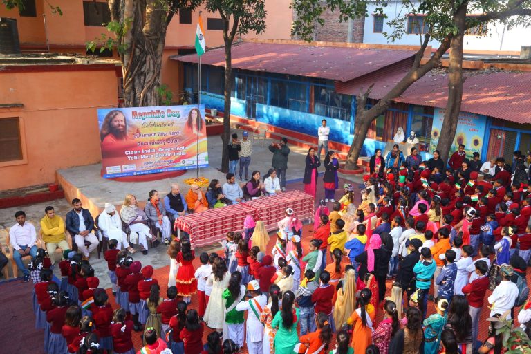 परमार्थ निकेतन में गणतंत्र दिवस के अवसर पर प्लास्टिक का उपयोग न करने का संकल्प