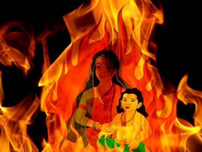 होलिका की पूजा : क्या दें होलिका की अग्नि में आहुति ?