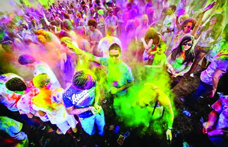 होली 2020: जानिए क्यों इन जगहों पर होली खेलना है वर्जित