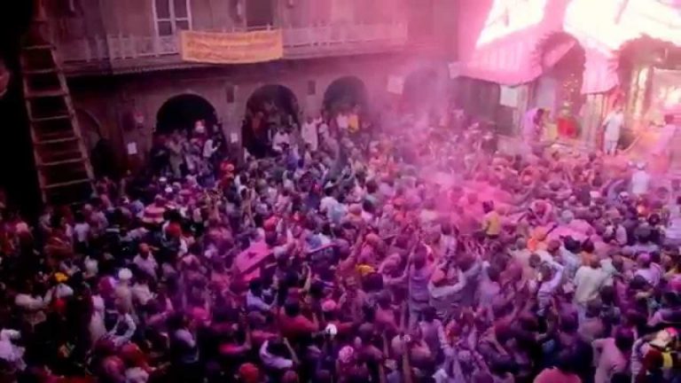 होली 2020 :  वृंदावन के बांकेबिहारी जी की होली