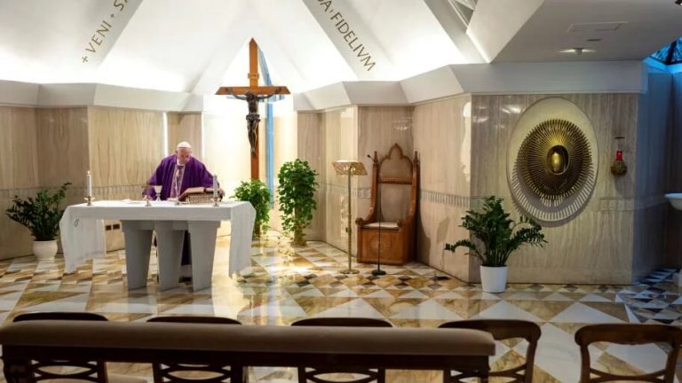 Coronavirus : इटली के कैथोलिक पुजारी कोरोना वायरस के मरीजों से मिलें- पोप फ्रांसिस