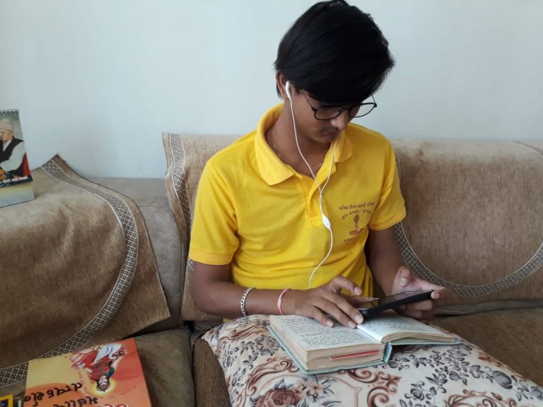 शांतिकुंज के मोबाइल एप से यज्ञीय जीवन शैली सीख रहे युवा