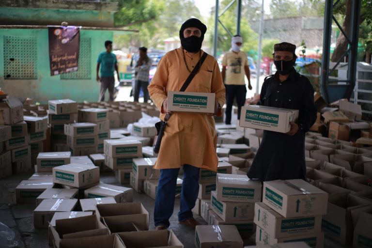 चिश्ती फाउंडेशन अजमेर शरीफ की तरफ से 500 परिवारों को मिला ईद का तोहफा