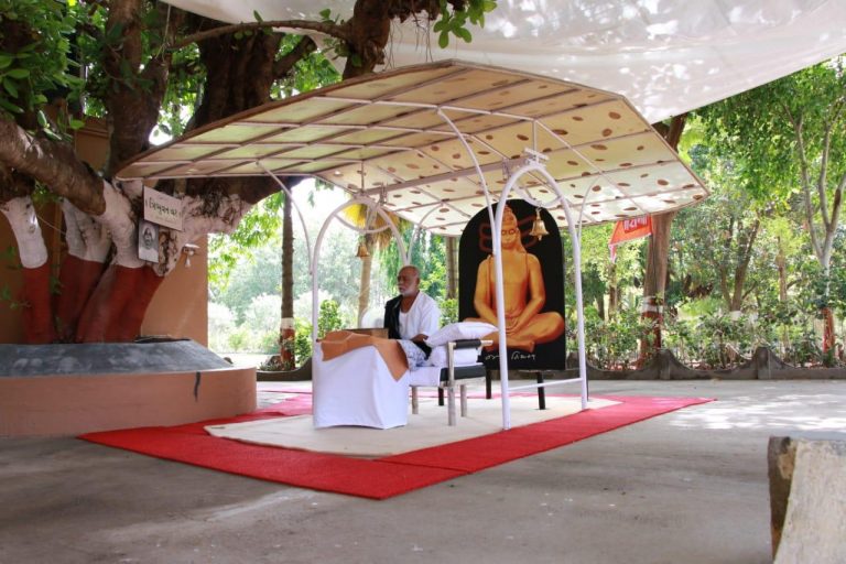 “मानस गुरू वंदना” – बिना संगीत के मोरारी बापू की राम कथा, 844 वीं रामकथा