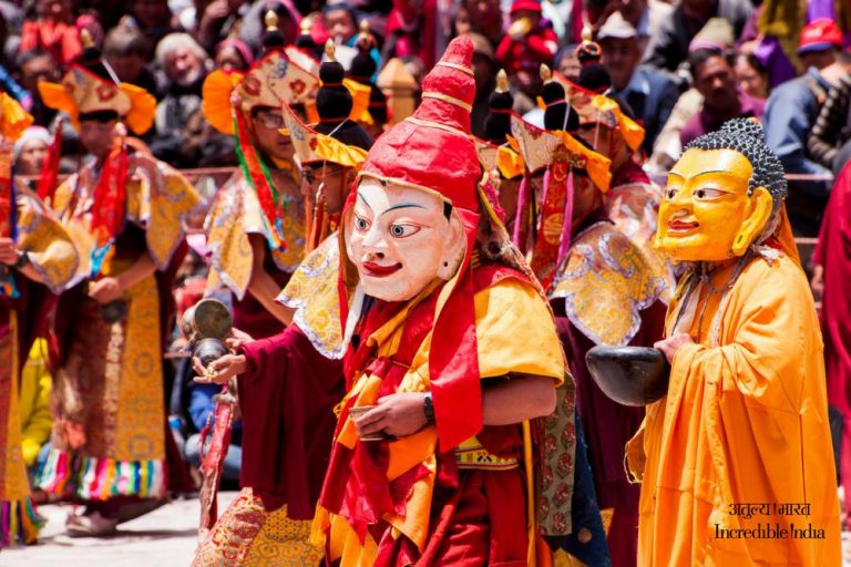 बौद्ध धर्म का अद्भुत, रंग बिरंगा और पवित्र त्यौहार है हेमिस