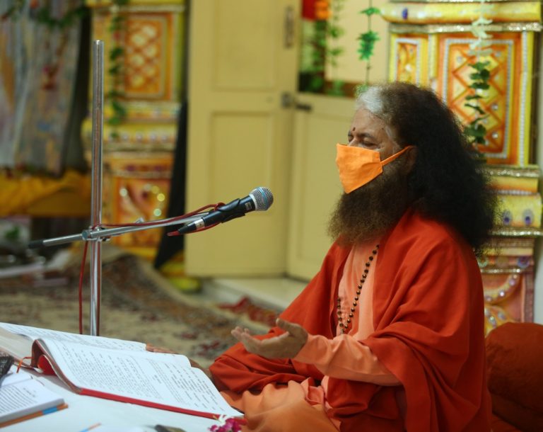 परमार्थ निकेेतन में Social Distancing के साथ मनायी गुरूपूर्णिमा