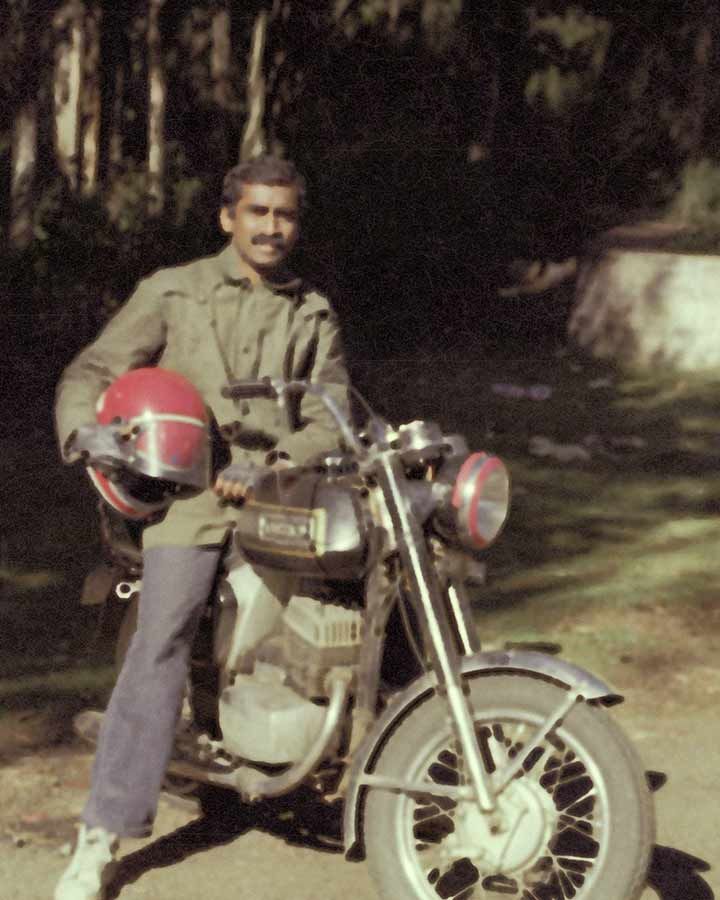 sadhguru young age photo