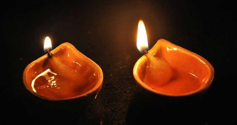 दिवाली 2020: जानिए दीपावली पर कहां-कहां जलाएं मिट्टी के दीपक