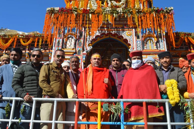 स्वामी अविमुक्तेश्वरानन्द सरस्वती ने ज्योतिर्मठ का विधिवत पदभार संभाला