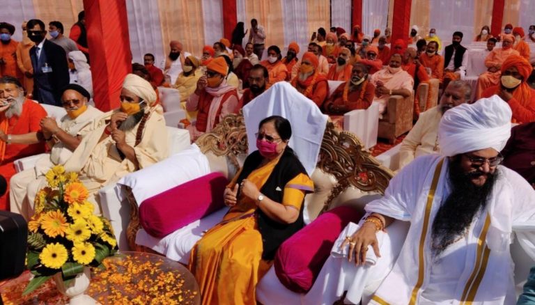 राज्यपाल बेबी रानी मौर्य ने किया श्रीचंद भगवान की भव्य मूर्ति का अनावरण