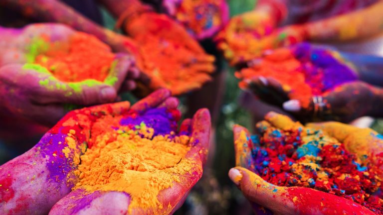 होली के रंग: जानिए भारत में मनाई जाने वाली होली की अनोखी परंपरा के बारे में