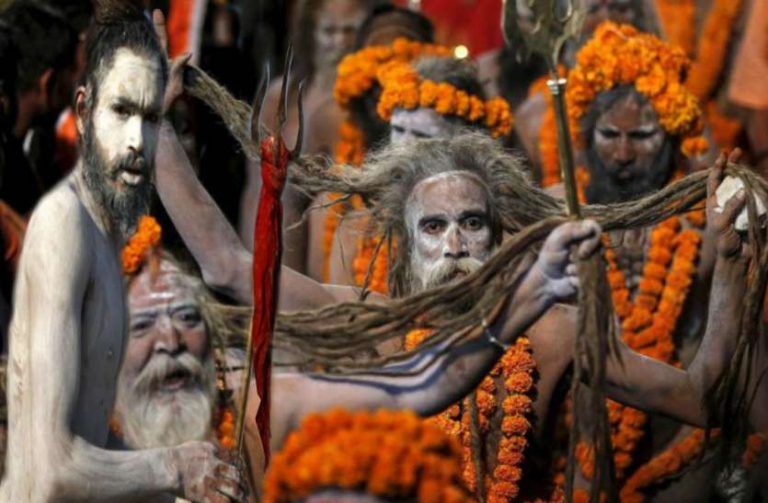 नागाओं का संसार: जानिये कैसे मिलती हैं नागा साधु को उपाधियां