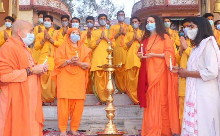 परमार्थ निकेतन में शुरू हुआ 32वां वार्षिक अन्तर्राष्ट्रीय ऑनलाइन योग महोत्सव