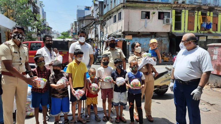 Sadhu Vaswani Mission distributes rations in the red-light area of Pune