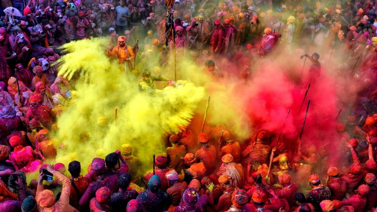 होली 2025: तिथि, समय, क्या करें और क्या न करें