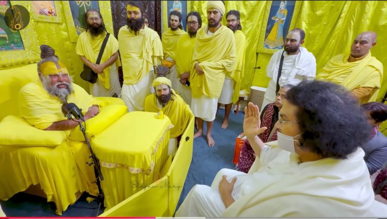 प्रेमानंद जी महाराज और जैन आचार्य लोकेश की वृंदावन में भेंट, विश्व शांति पर चर्चा